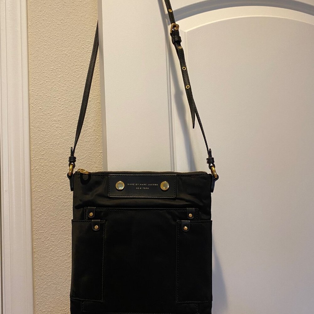 Authentic Mark by Mark Jacobs Crossbody Nylon/Leather Bag. Black. Mint Condition